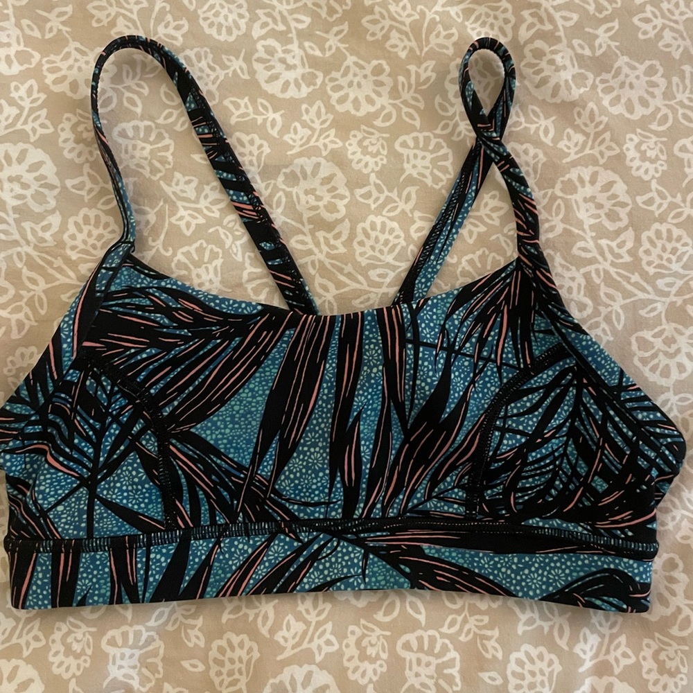 Lululemon sports bra